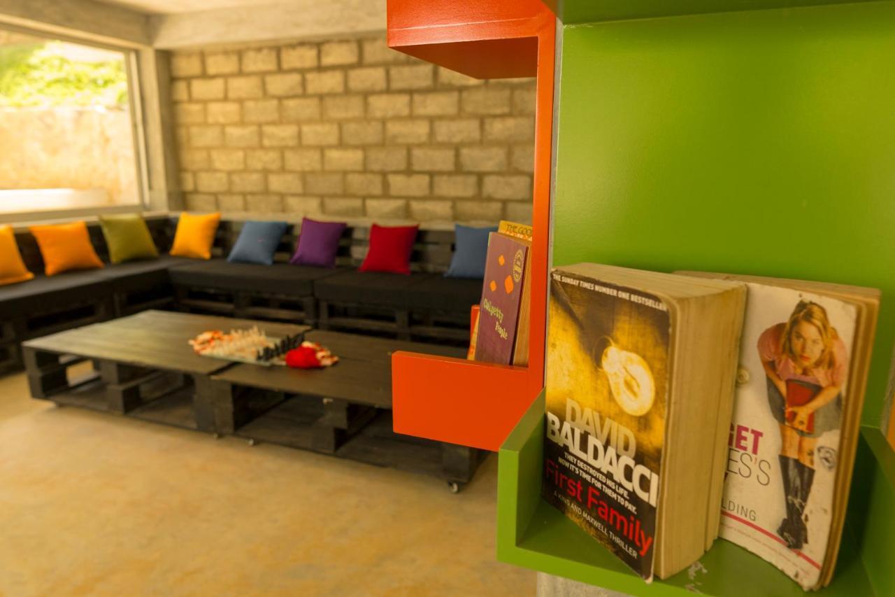 Bunk Station Hostel Ella Bagian luar foto