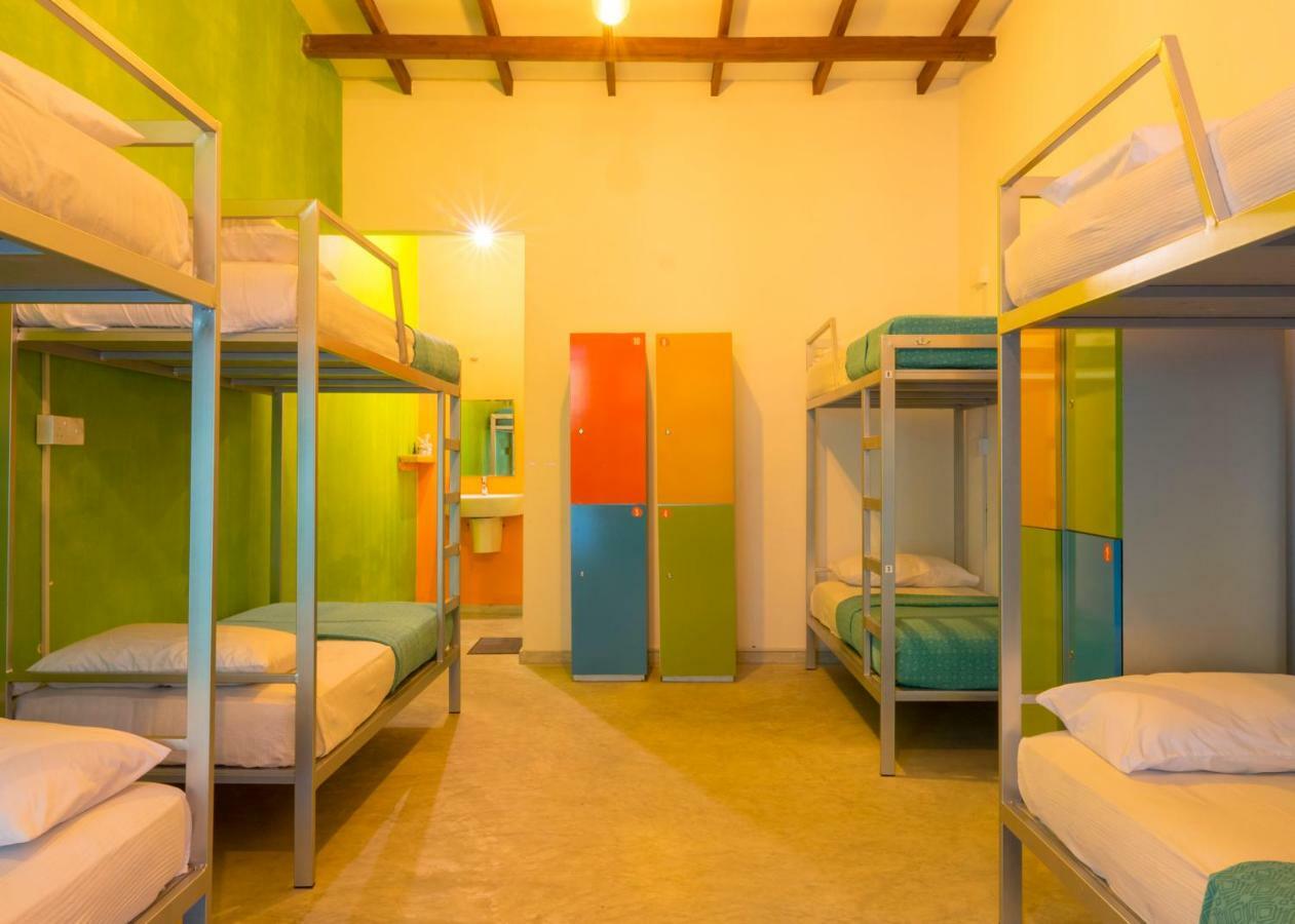 Bunk Station Hostel Ella Bagian luar foto