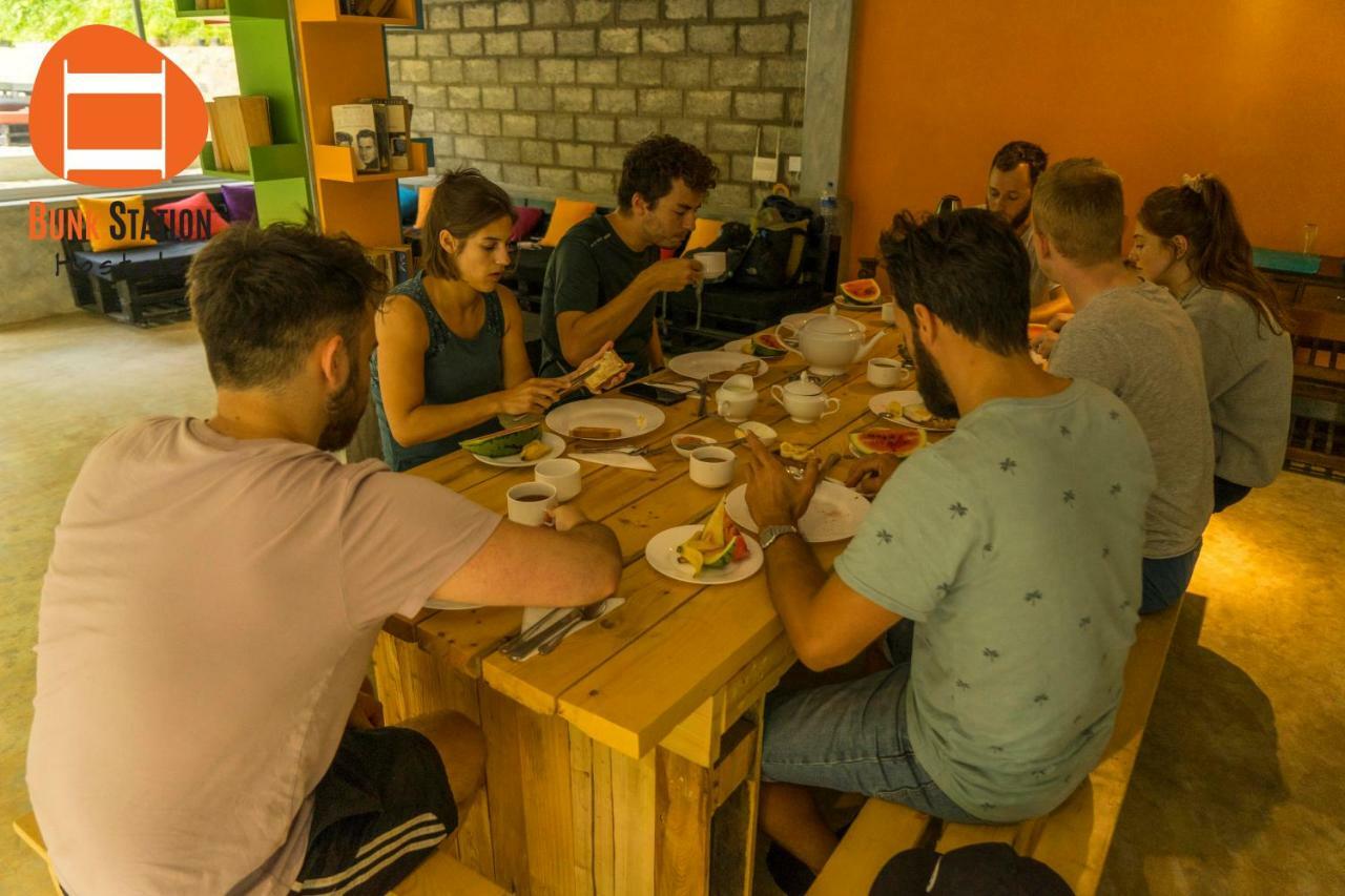 Bunk Station Hostel Ella Bagian luar foto